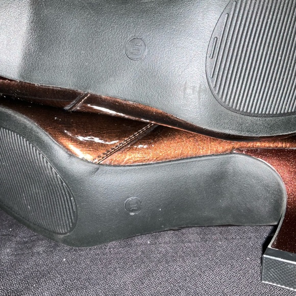 NWOT C Comfort est 1946 Patent Leather 2.75" Heel Bronze Ankle Boot - Picture 6 of 8